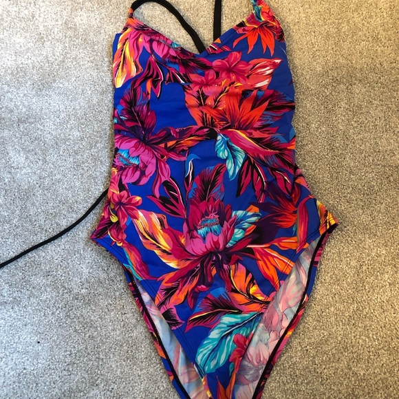 Target Other - Betty beach swimsuit